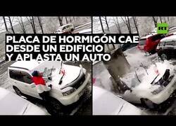 Enlace a A punto de morir aplastado por una placa de hormigón