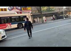 Enlace a Pelea en Nueva York acaba con un brutal atropello contra una panadería