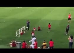 Enlace a Recordando uno de los vídeos más virales del fallecido Diego Maradona