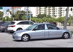 Enlace a Aparcando un coche con dos partes delanteras en un parking en el que no se puede aparcar marcha atrás