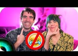 Enlace a Si la risa no existiera... habría que invertarla