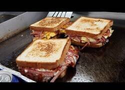 Enlace a Así se hacen los sandwiches al estilo callejero de Corea