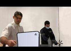 Enlace a Enchufa la PS5 a la pared y llama a un electricista