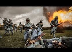 Enlace a Así es un día cualquiera en una escuela de figuración para películas de acción