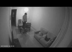 Enlace a Novia sonámbula me jode el parquet