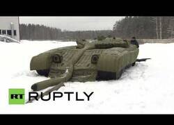 Enlace a Los tanques hinchables con los que el ejército ruso complementa su armamento