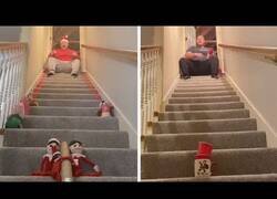 Enlace a Un hombre con puntería, unas escaleras y mucho tiempo libre...