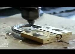 Enlace a Lo que el agua es capaz de hacer a 620.000 kPa de presión relativa