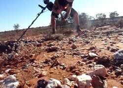 Enlace a Encontrando oro en Australia gracias a un detector de metales