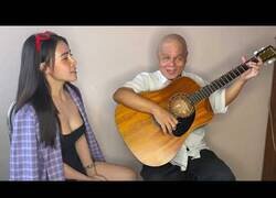 Enlace a Interpretando 'Zombie' con un Zombie