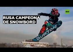 Enlace a Campeona de snowboard con tan solo 7 años