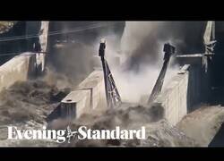 Enlace a Increíble avalancha en la India tras romperse un glaciar