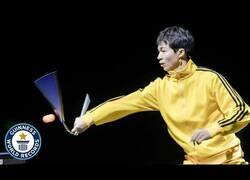 Enlace a El hombre que batió varios records mundiales con unos nunchakus