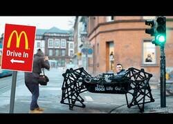 Enlace a La vida es mejor con un robot araña