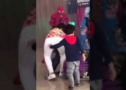 Enlace a Cuando quieres unirte a Los Vengadores ayudando a derrotar a Thanos