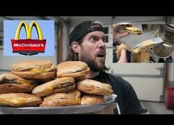 Enlace a ¿Qué pasa si metemos 15 hamburguesas en una trituradora de puré?