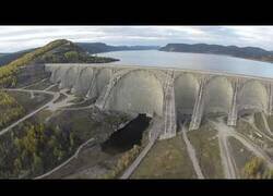 Enlace a La presa de agua más grande del mundo vista desde el aire