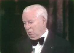Enlace a La ovación a Charlie Chaplin en la gala de los Oscars 20 años después de ser expulsado de EEUU por ideas comunistas