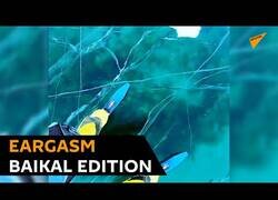 Enlace a Así suena el Lago Baikal helado resquebrajándose