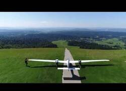 Enlace a Así hacen despegar un planeador gigante