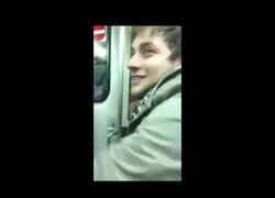 Enlace a El legendario duelo de saxofonistas en el metro de Nueva York