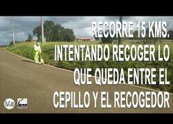Enlace a Cuando intentas barrer lo que queda entre el cepillo y el recogedor