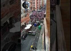 Enlace a Enfrentamientos entre seguidores del Athletic Club y la Erzaintza en las calles de Bilbao