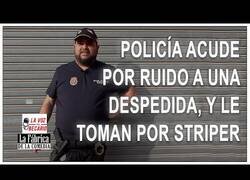 Enlace a Policía acuda a una despedida por el ruido y lo toman por striper