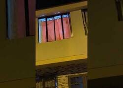 Enlace a Cuando quieres sorprender a la chica que te gusta, pero ella te sorprende a ti