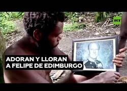 Enlace a La tribu que tiene a Felipe de Edimburgo como a un dios, llora su muerte
