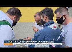 Enlace a Un profesor vende su coche por problemas ecónomicos y sus alumnos se lo compran