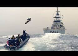 Enlace a Marines asaltan un barco con mochilas propulsoras