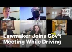 Enlace a Senador de Ohio acude a una reunión mientras conduce con un fondo falso