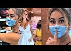 Enlace a Dos influencers podrían ser deportados de Bali por simular llevar mascarillas con maquillaje
