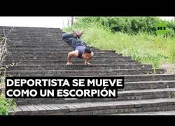 Enlace a La destreza de este deportista para moverse como un escorpión