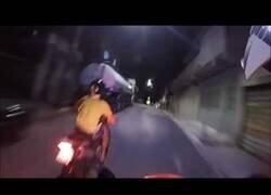 Enlace a Persecución policial con moto por las calles de Rio de Janeiro
