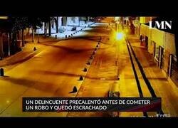 Enlace a Un delincuente realiza estiramentos previos a entrar a robar