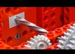Enlace a ¿Puede un mecanismo de Lego romper un eje de acero?