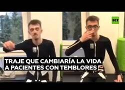 Enlace a El traje que emjora la movilidad de pacientes con temblores