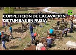 Enlace a Funerarias rusas compiten por ver quién excava una tumba más rápido