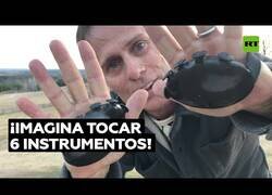 Enlace a Tocando hasta 6 instrumentos diferentes con la palma de su mano