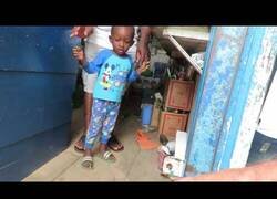 Enlace a La reacción de un niño de raza negra al ver a alguien blanco por primera vez