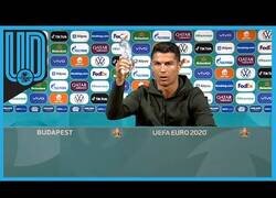 Enlace a El gesto de Cristiano Ronaldo con una marca de cola que ha hecho perder millones a la compañía