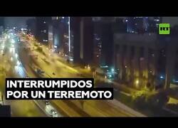 Enlace a Cuando te pilla un terremoto en pleno programa de radio