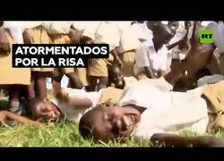 Enlace a La historia de la epidemia de la risa en Tanganica