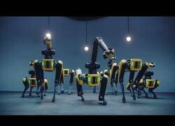Enlace a La nueva coreografía de los robots de Boston Dynamics