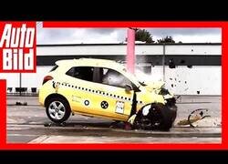 Enlace a Esto es lo que sucede si chocas contra un poste a 80 km/h