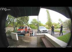 Enlace a Una mujer da a luz en un parking