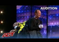 Enlace a Cuando quieres bailar en un Talent Show pero no tienes con quién