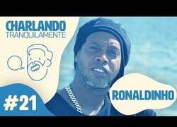 Enlace a Ibai charla tranquilamente con Ronaldinho